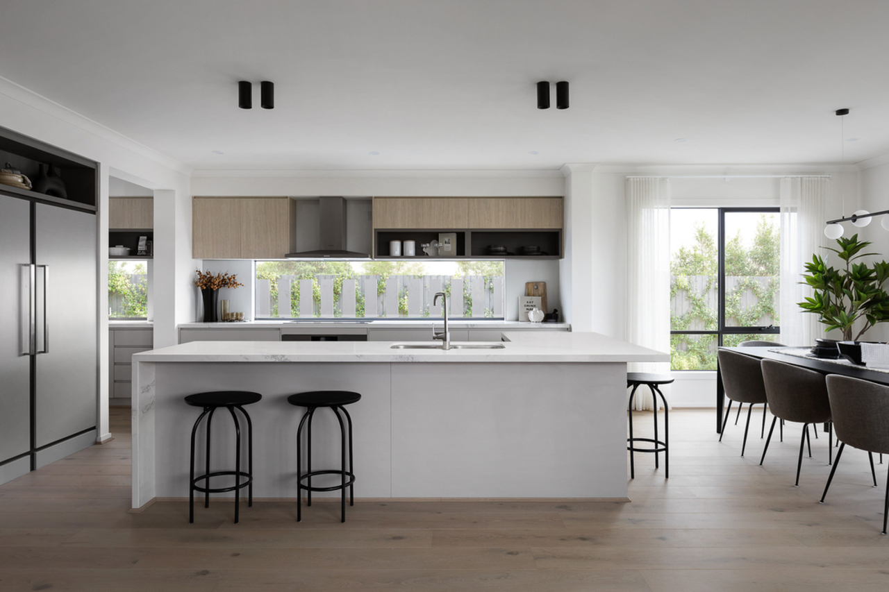 GranadaGrandDeluxeMaster_WoodleaDV3_Kitchen_2.jpg