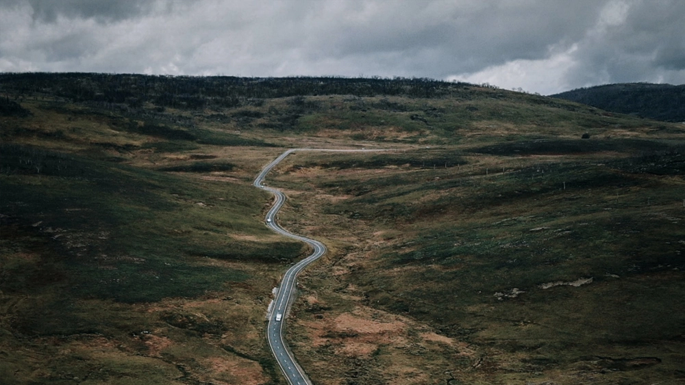 Image of a car driving through a winding road. Picture is taken from Vocus Whitepaper, Unlock connectivity and imagination with future-proof infrastructure
