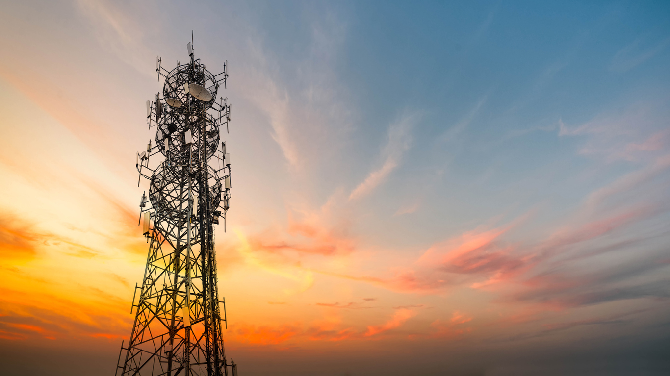 Telecommunications tower