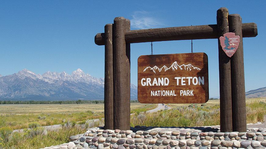 21211-US_WY_GrandTeton-sign-c.jpg