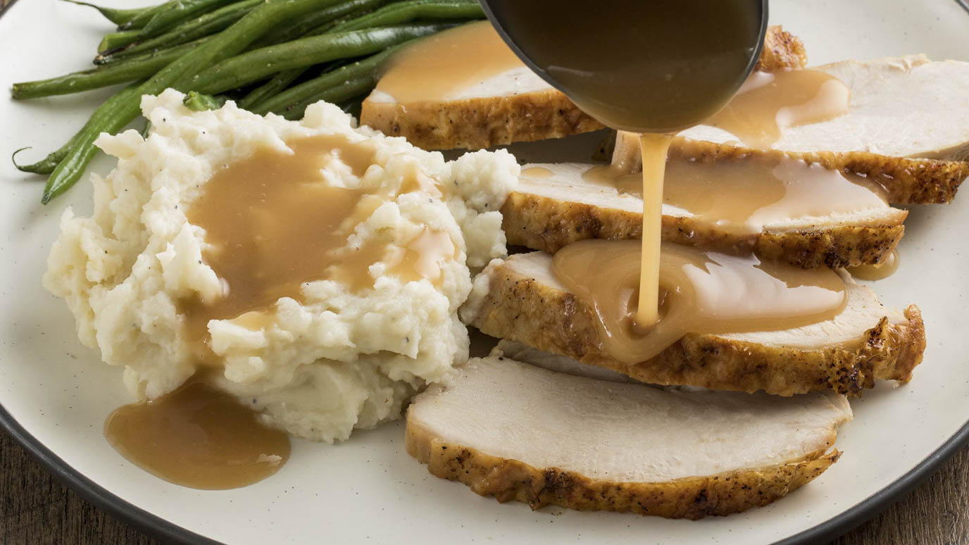 perfect_turkey_gravy_2000x1125 (1).jpg