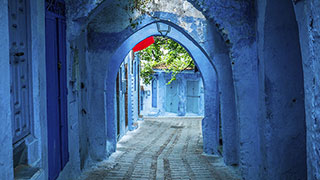 7158-morocco-melting-pot-of-culture-chefchaouen-blue-arches-SmHoz.jpg