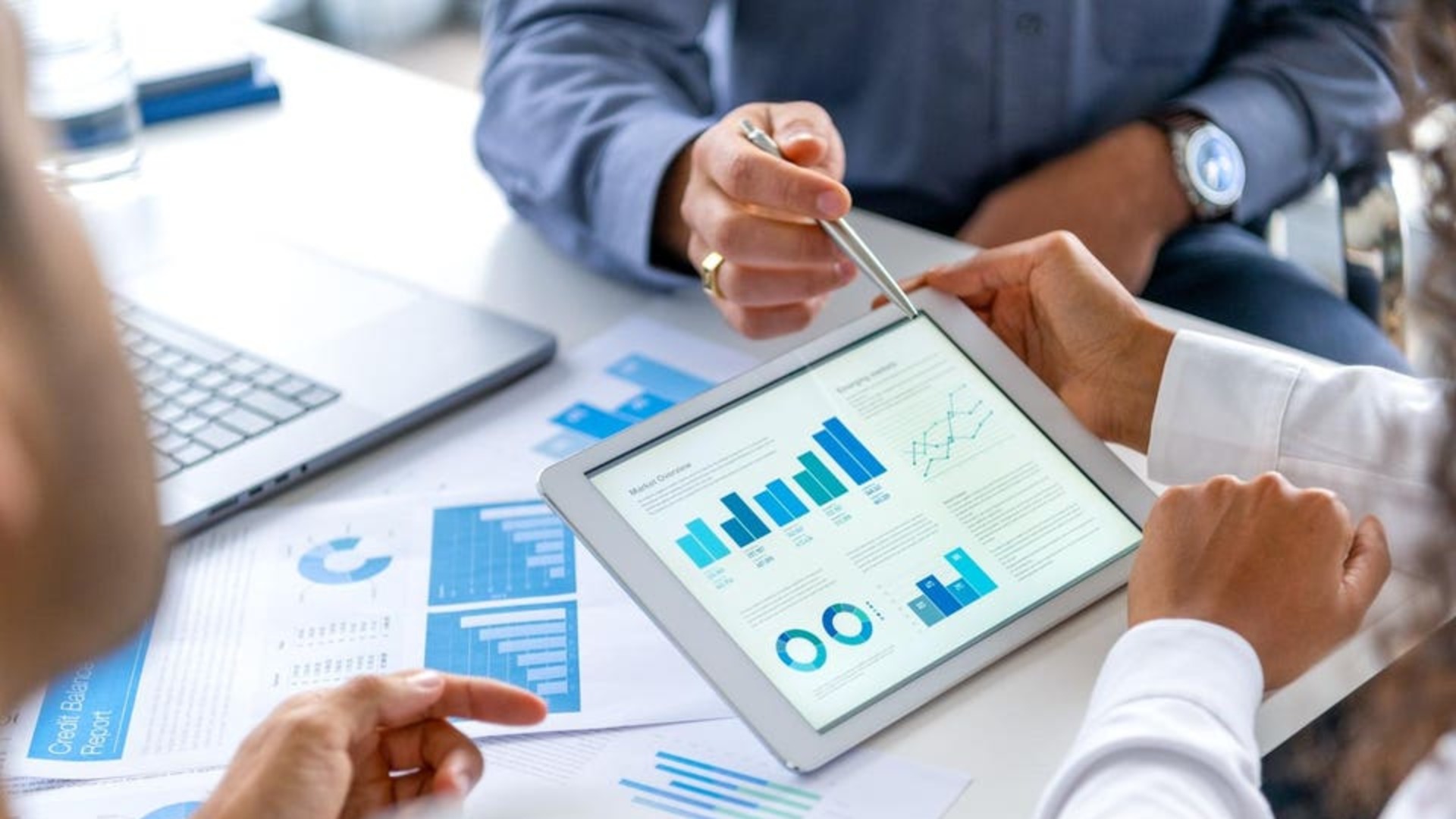 The Difference Between Managing Money And Leading Financially
