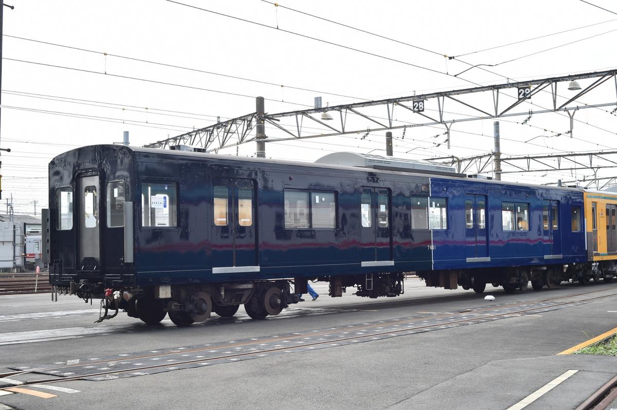 車両1両をまるごと試験塗装し、左右で異なるネイビーを比較検証。昼夜 や駅照明下での見え方、安全性、視認性を多角的に確かめながら、最終的な色を決定した。