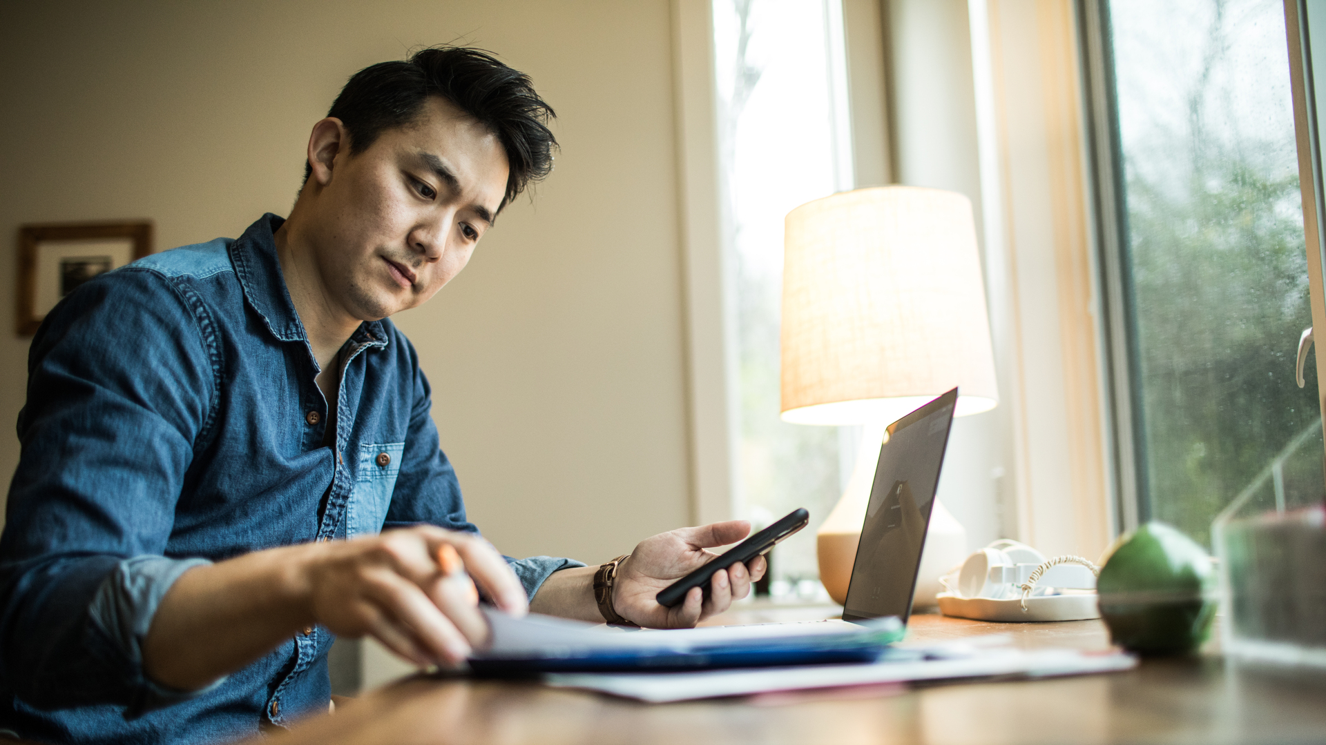 Man (early 30s) working in home office