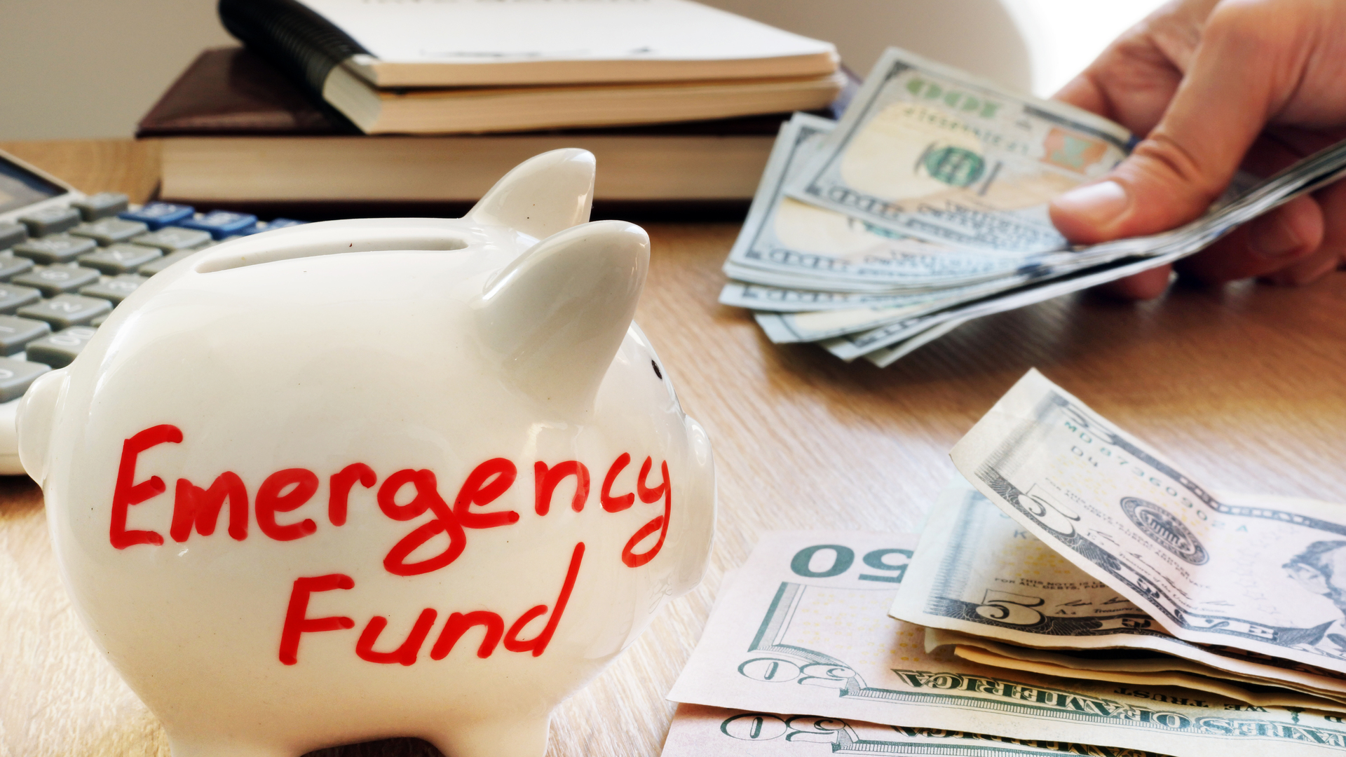 Emergency fund written on a piggy bank.