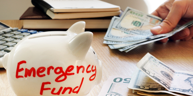 Emergency fund written on a piggy bank.