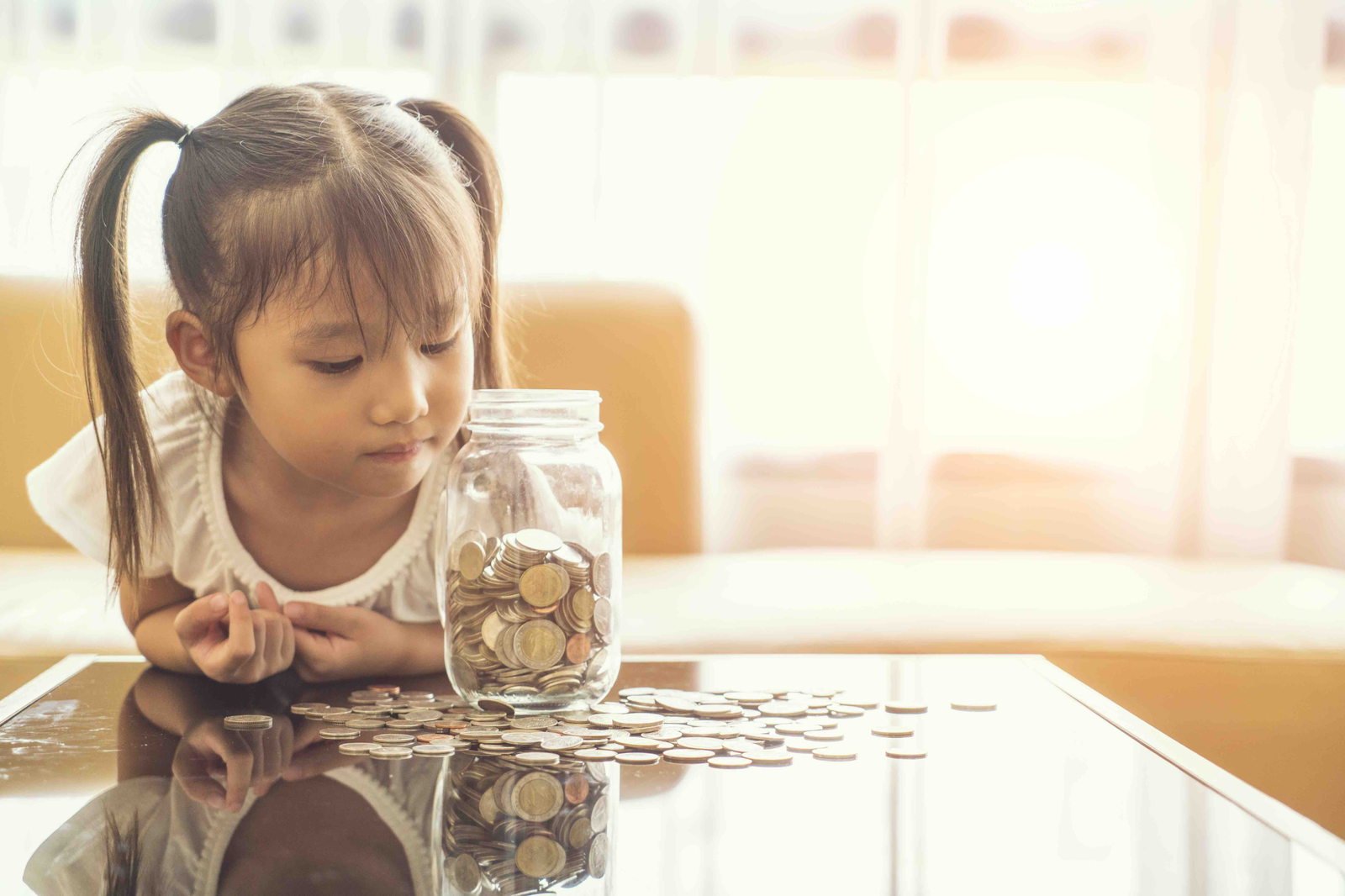 Bagaimana mengajari anak prinsip dasar keuangan dan penghematan