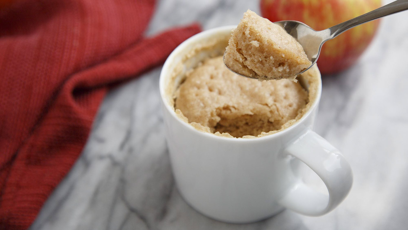 apple_cinnamon_muffin_in_a_mug_2000x1125.jpg