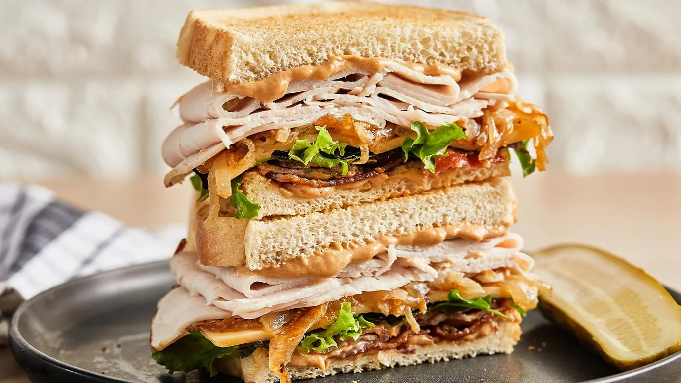 smoky_applewood_turkey_sandwich_1376x774.webp