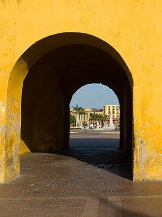 20099-bienvenidos-a-colombia-cartagena-passage-vert.jpg