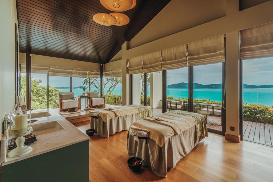 A spa with two treatment tables with panoramic views of the sea in Thailand 