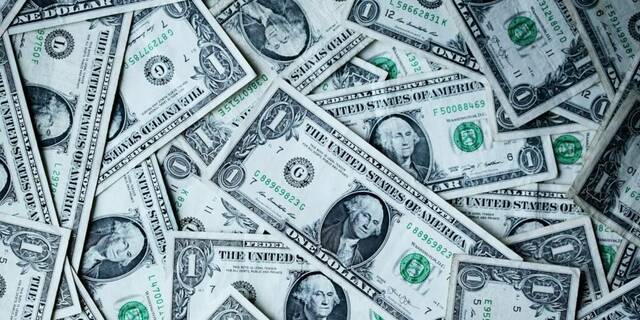 7 early money habits that make or break first-time founders