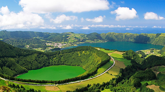 23579-hiking-the-azores-nature-lovers-paradise-2c.jpg
