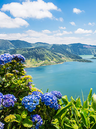 23579-hiking-the-azores-nature-lovers-paradise-vert.jpg