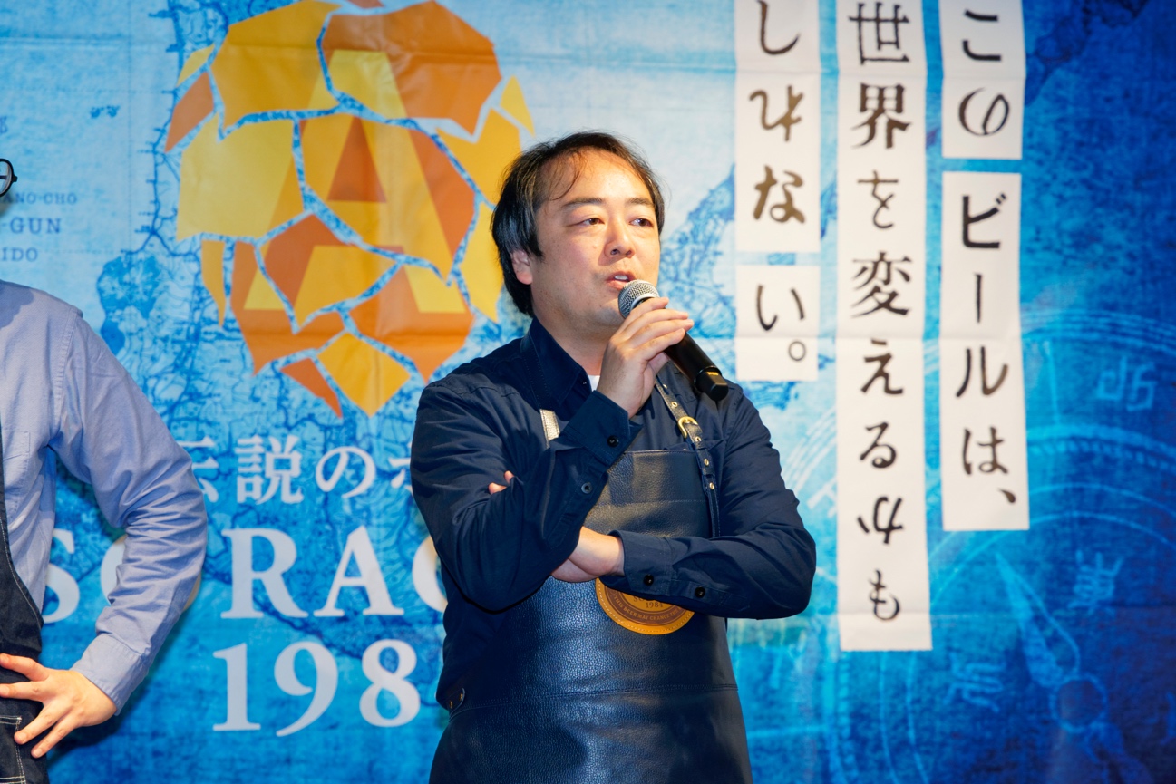 人, 女性, 持つ, 男 が含まれている画像AI によって生成されたコンテンツは間違っている可能性があります。