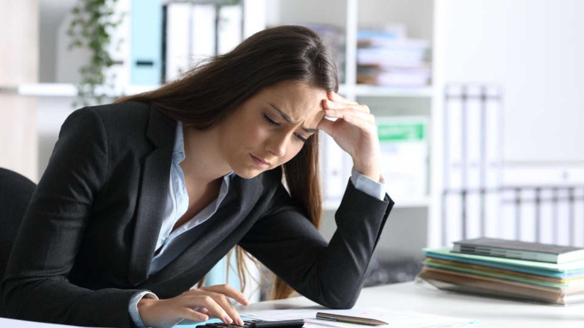 Financial Stress Makes You Less Productive – 5 Steps To Strengthen Your Finances