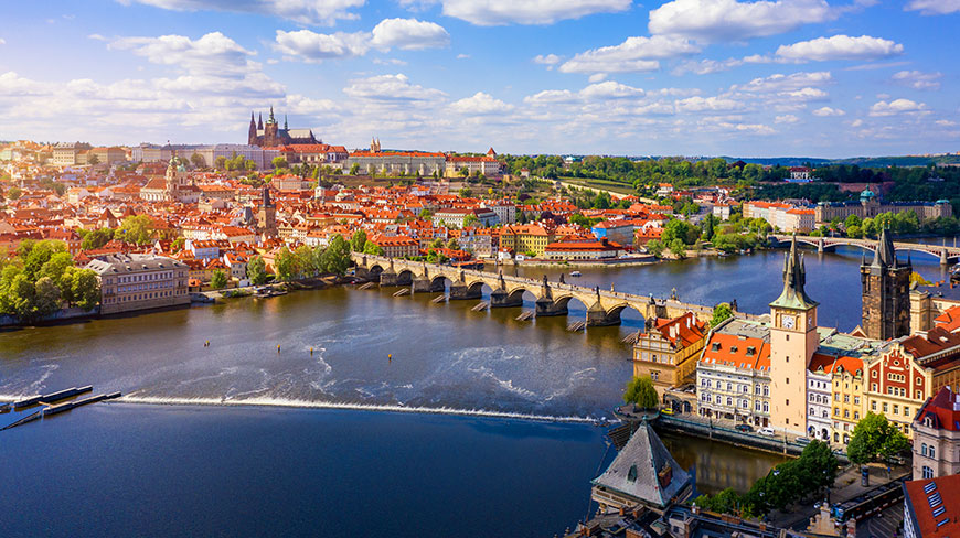 9952-CZ-Prague-Old-Town-Charles-Bridge-Vltava-River-lghoz.jpg