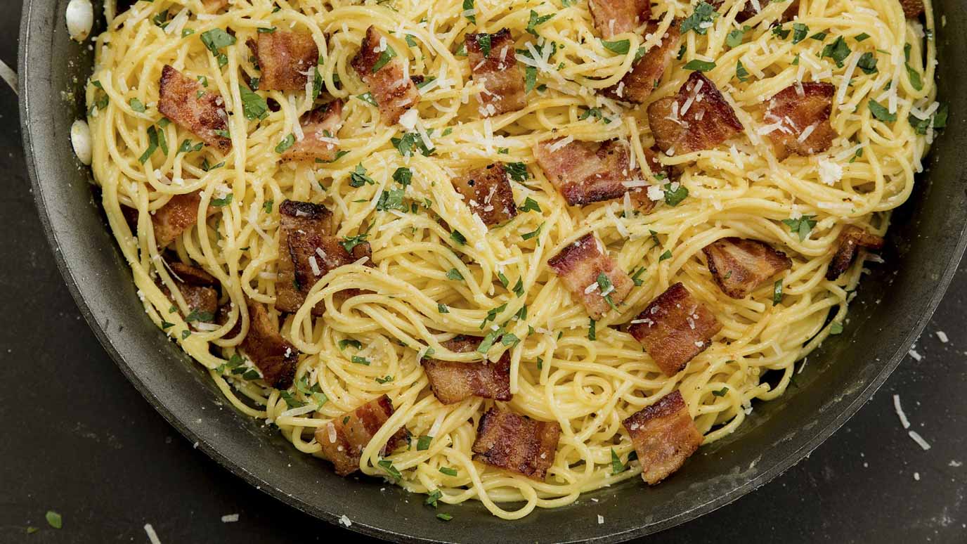 smoky_applewood_bacon_pasta_carbonara_2000x1125.jpg