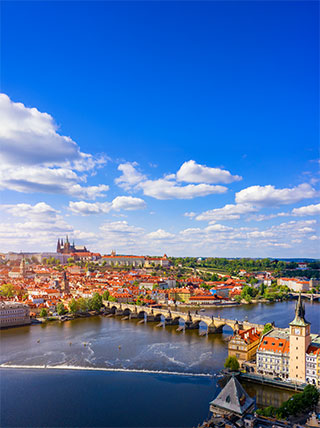 9952-CZ-Prague-Old-Town-Charles-Bridge-Vltava-River-vert.jpg