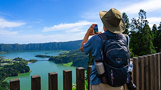 22755-PT_Sao-Miguel_Vista-Do-Rei_Sete-Cidades_Twin-Lakes_Hike_smhoz.jpg