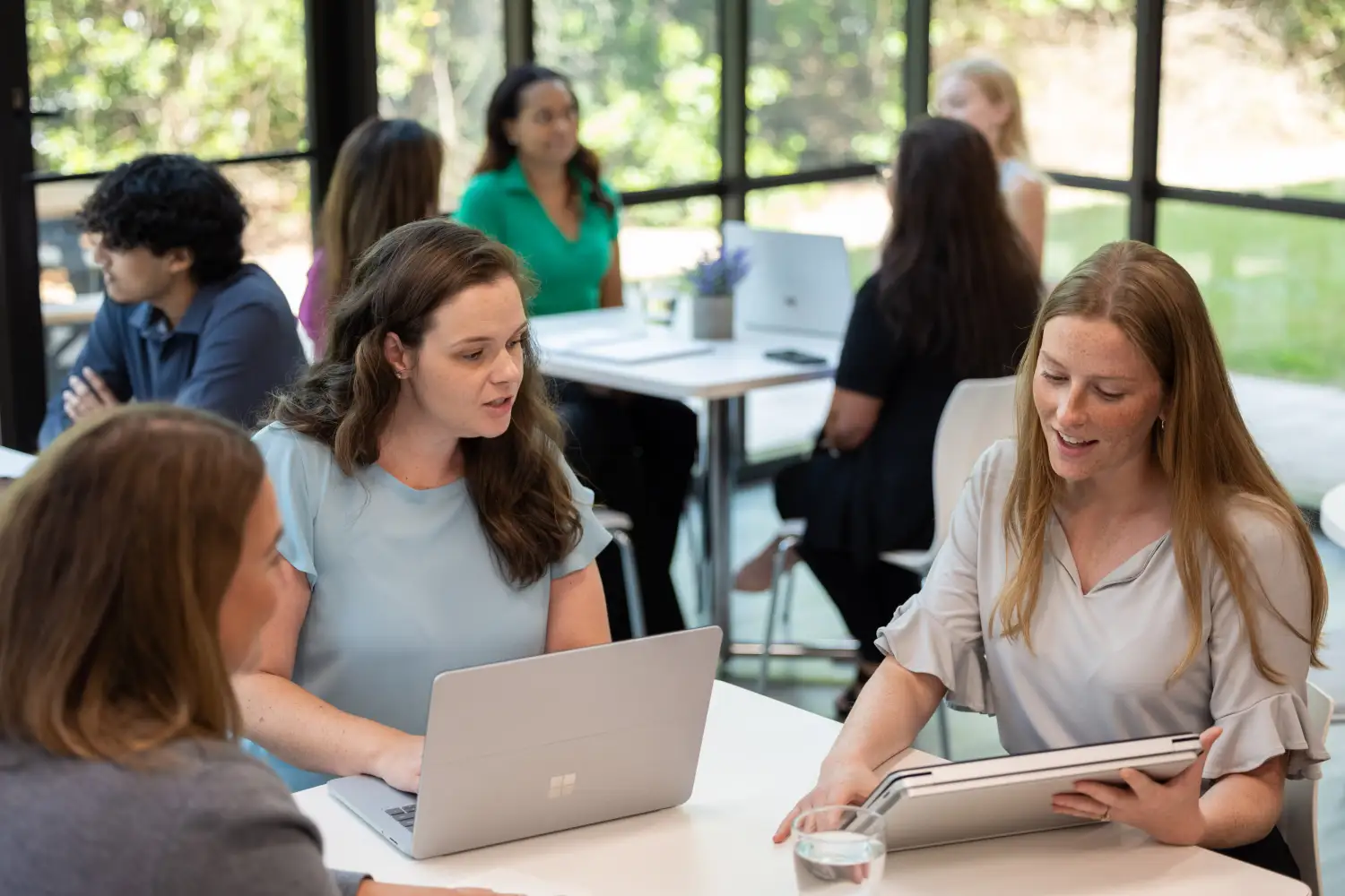 Project managers utilizing personalized project views to quickly identify risks and optimize project margins