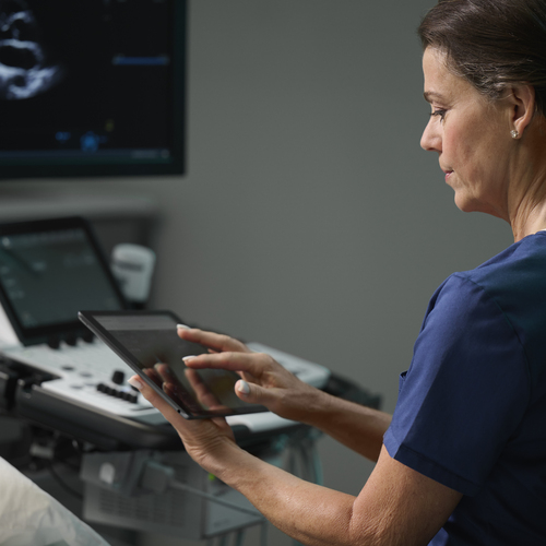 Clinician utilizes ViewPoint EchoPilot 