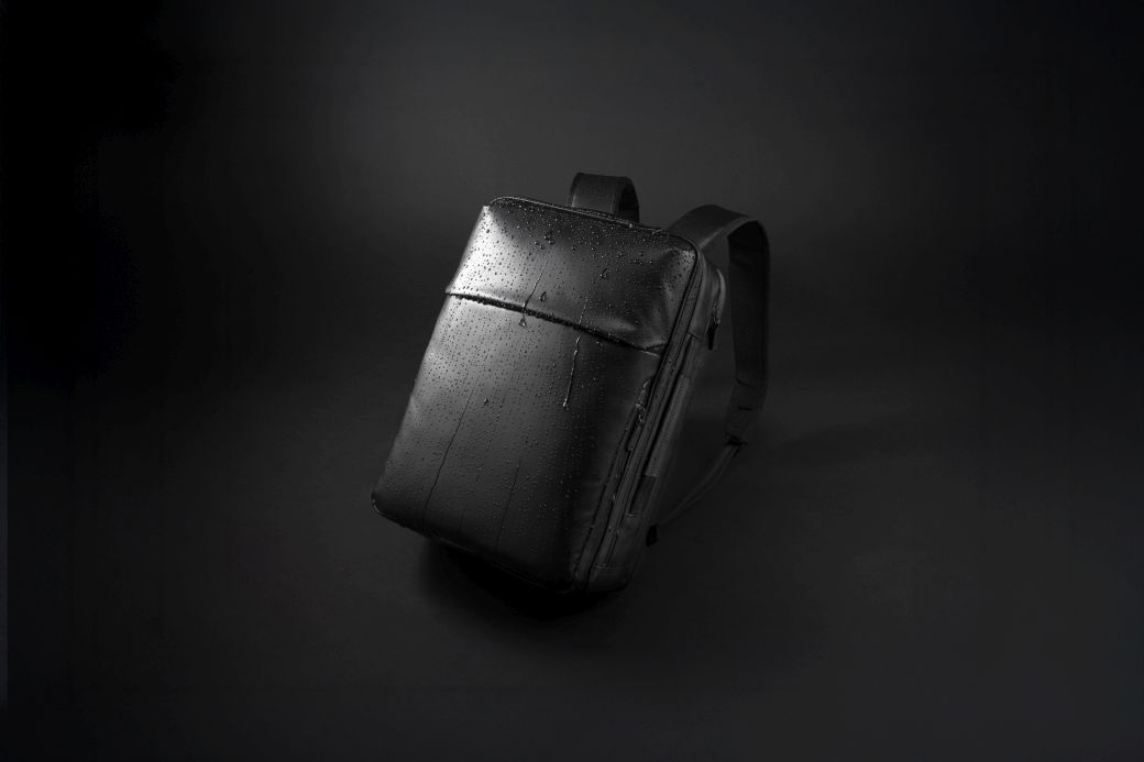 「ace.」は商品にフォーカスし、高い機能性をもつ商品の特徴が伝わるようなクリエイティブを展開している。