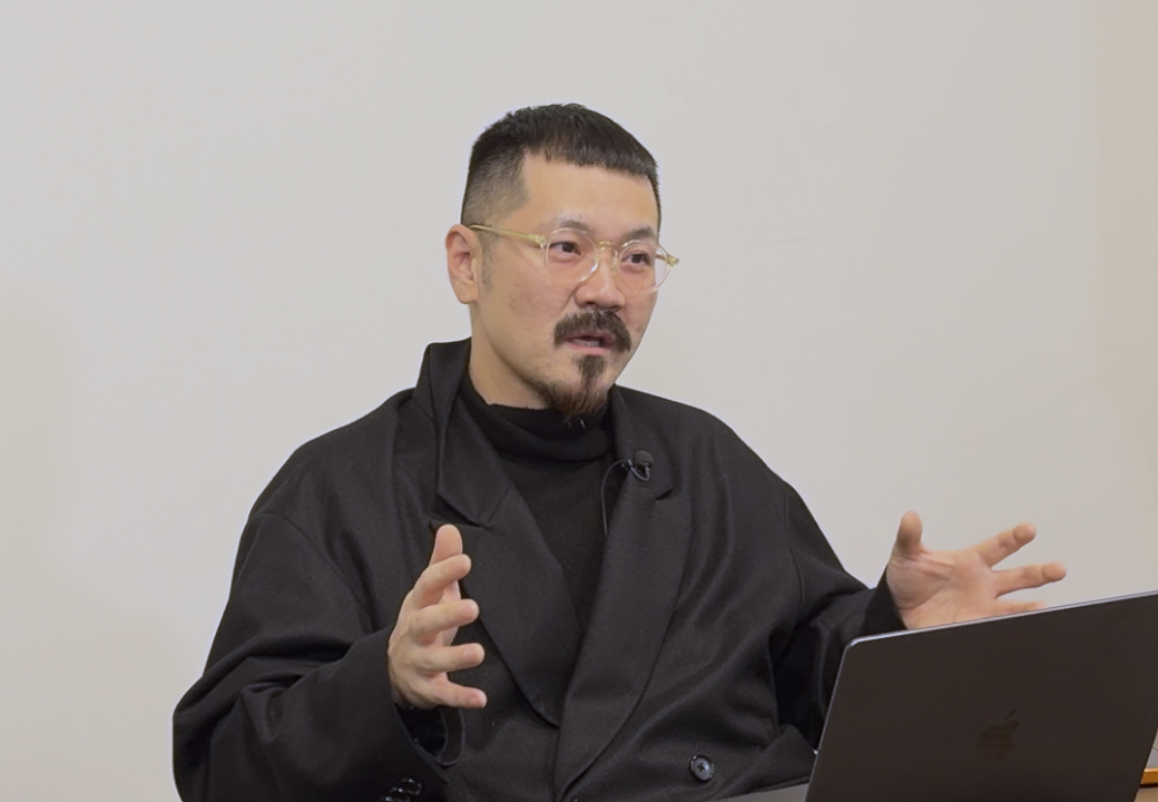 黒柳茂｜Shigeru Kuroyanagi 株式会社スパイクスタジオ 代表取締役CEO。データサイエンティストとして様々な業種の機械学習モデル構築やデータマネジメントプラットフォームの開発、データサイエンティスト及びデータエンジニアのマネジメントに従事。大企業向けのDX推進コンサルティングや、経営層から現場までのDX/生成AI人材の育成など、のべ1万人以上の講師を務める。