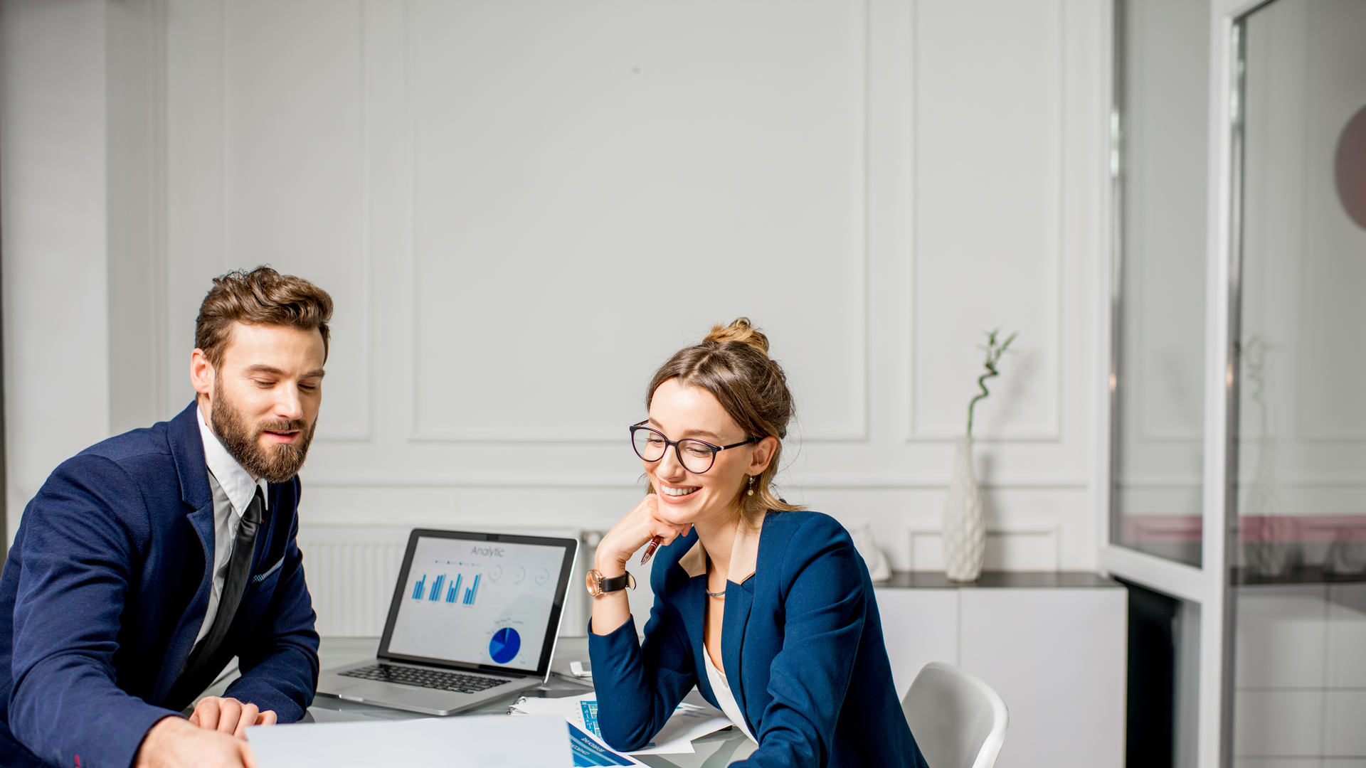 Analytic managers team working at the office