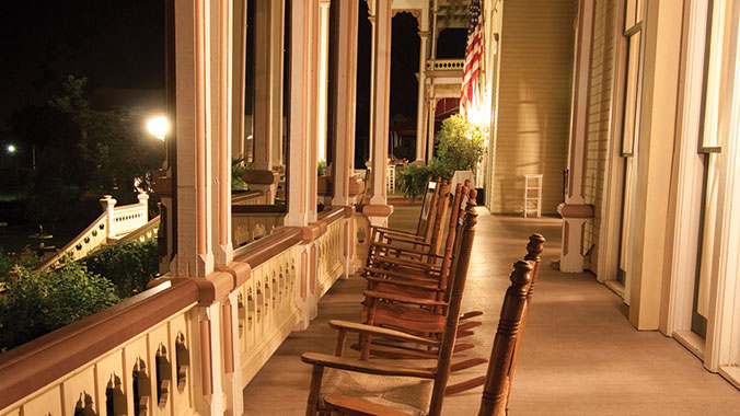 1713-new-york-chautauqua-experience-in-fall-and-spring-athenaeum-hotel-porch.jpg