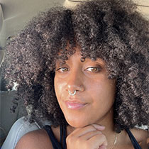 Profile Image of Zoe Saunders