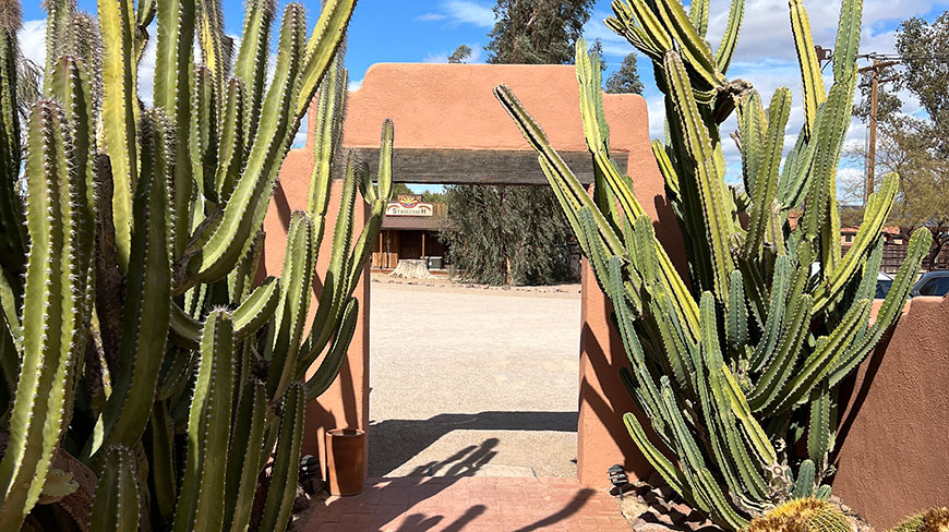 20193-US-AZ-WhiteStallionRanch-entrance-c.jpg