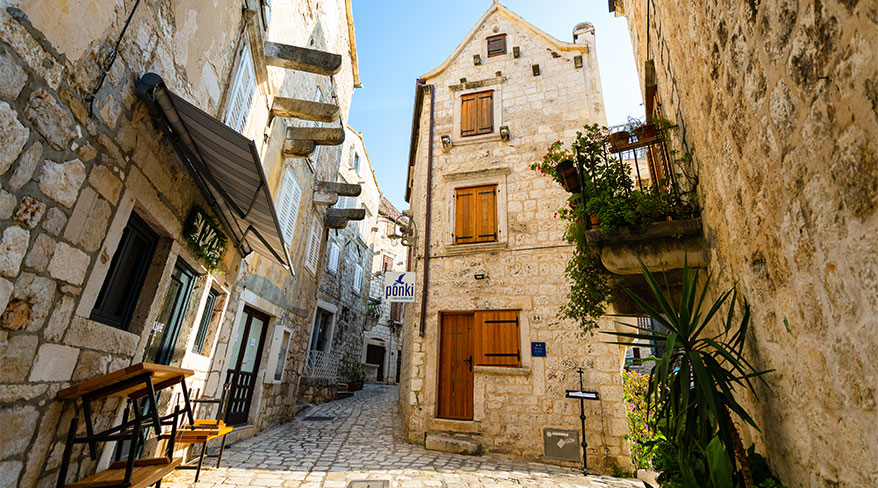 25379-HR_Hvar_20118_382-Edit-c.jpg