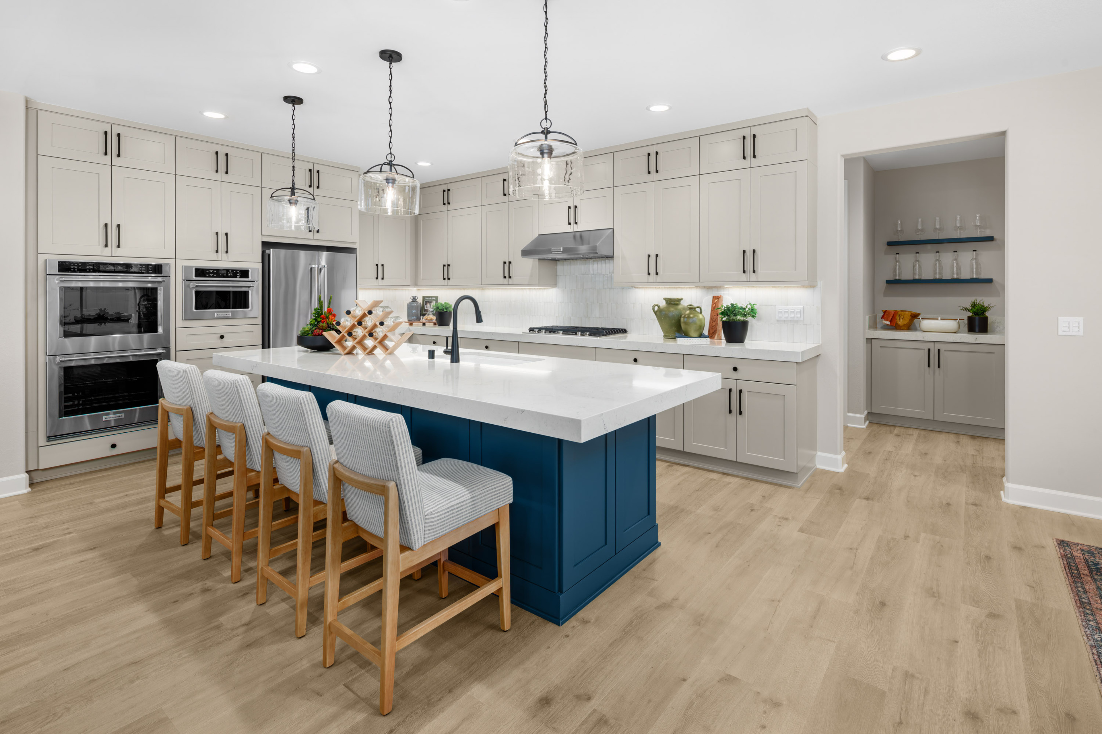 3958c695-4a32-40f4-b5a7-60581a5146b9