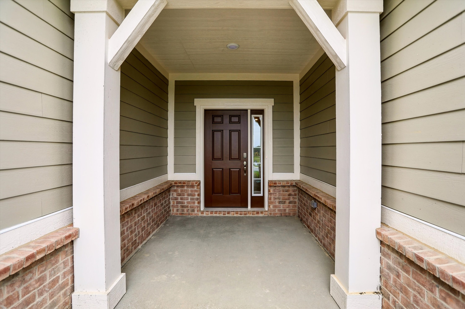 5 - front door exterior.jpg