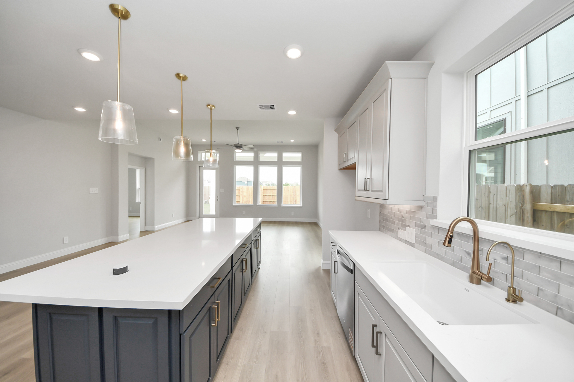 59c0f476-a4b8-48c1-83e6-7f06e49f4136