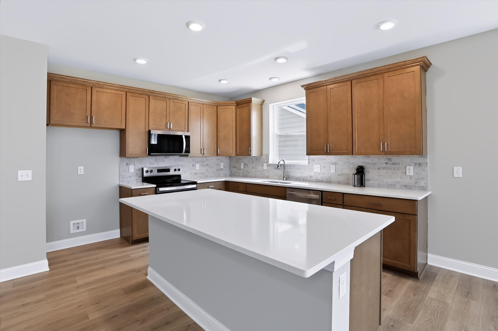 6 - kitchen 2 (2).jpg