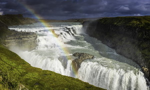 Čarobna islandska divja pokrajina vabi obiskovalce, ki jih zanima ekoturizem.
