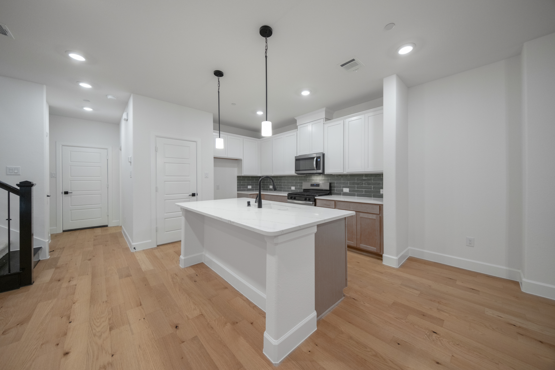 6ee2f1d9-9256-4468-9b6c-63403d21280a