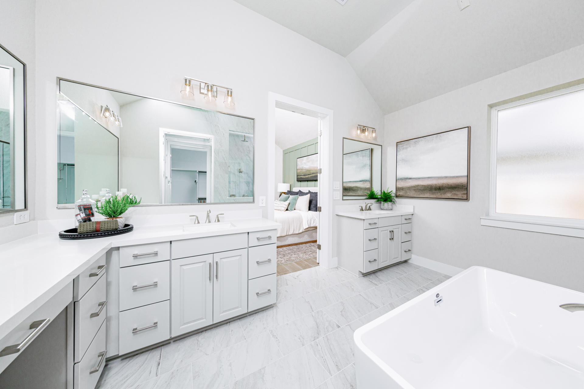 6f40a9b0-923e-4065-997f-7c6595a21bcb