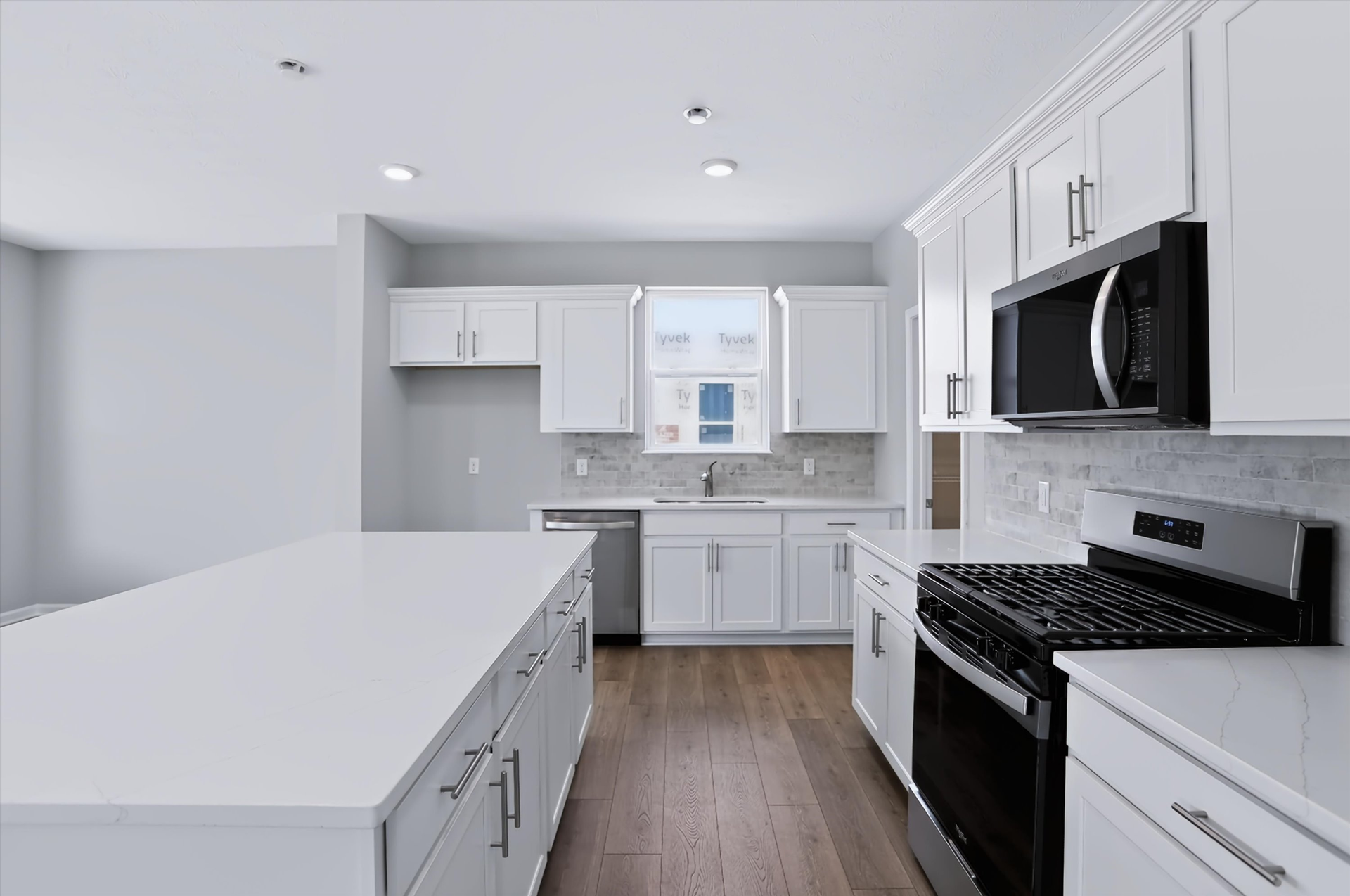 7 - kitchen 1.jpg