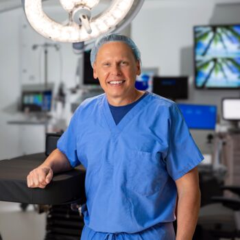 Wade Sexton, MD, kicked off the first of three surgeries by removing Shawn Donovan&rsquo;s retroperitoneal lymph nodes. 