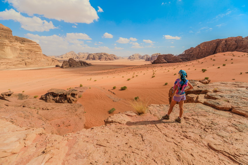 Jordanija ponuja mnogo več kot tudi vsem znano svetovno čudo. Pohod v puščavo Wadi Rum bo navdušil vsakogar.