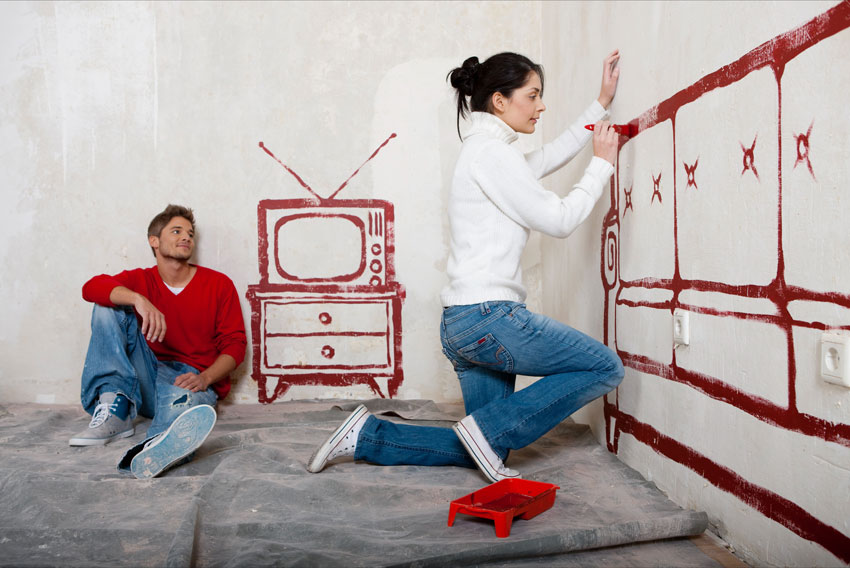 Par uživa v načrtovanju ureditve za svoj sanjski dom.