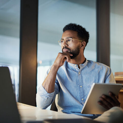 Man with blue shirt wearing occupational lenses while looking at screens