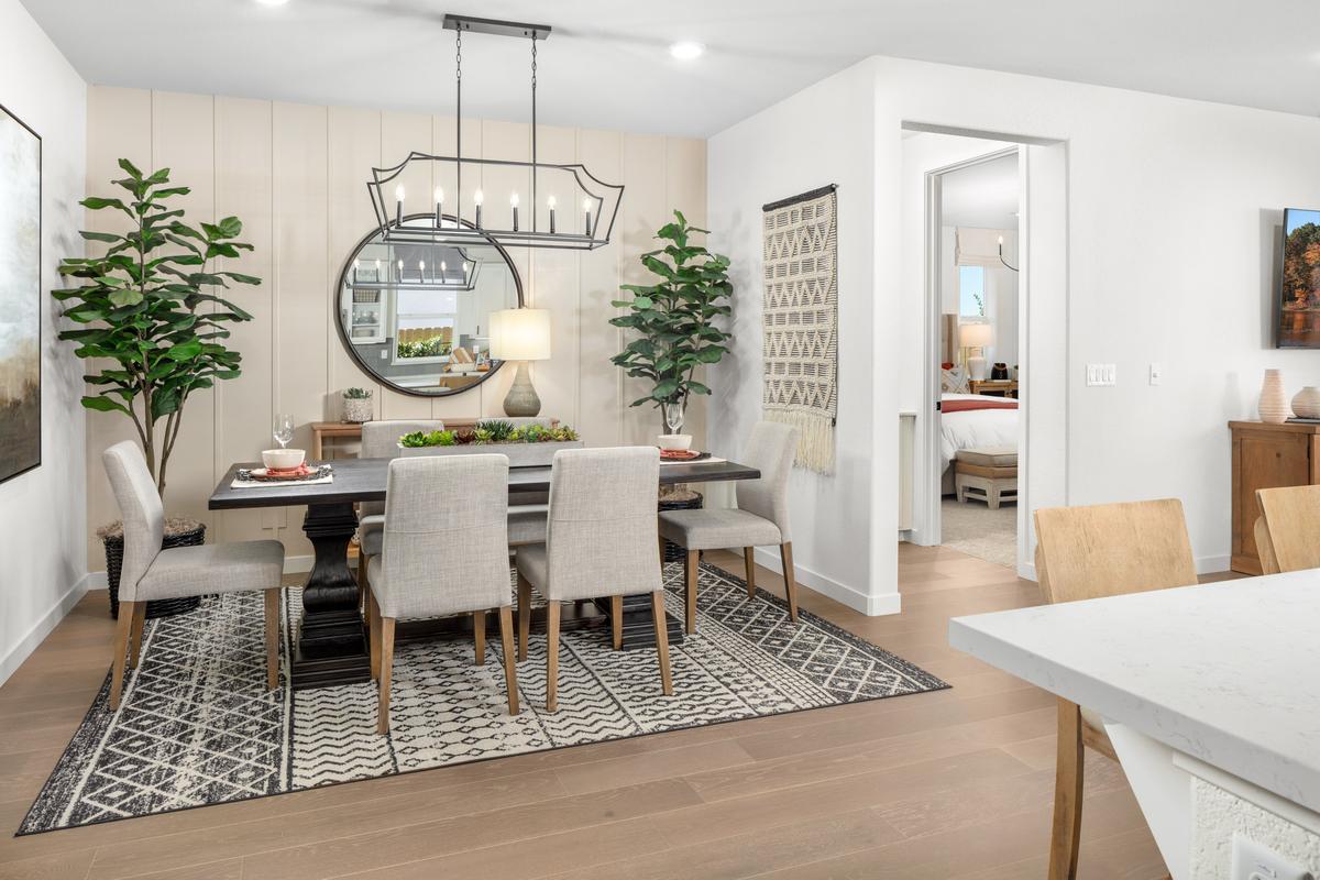 dining room with patterned rug and round mirror