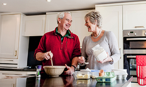 Par pripravlja hrano za preprečevanje raka debelega črevesa