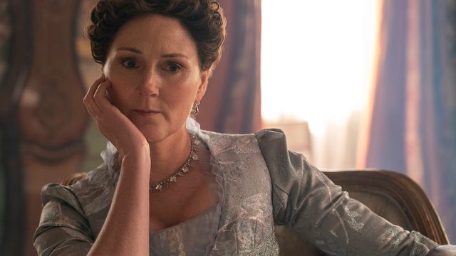 Ruth Gemmell as Violet Bridgerton.jpg