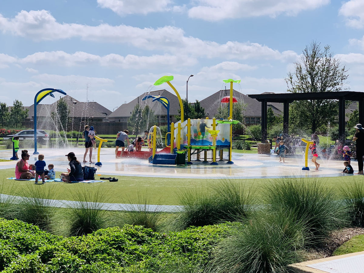 Splash pad with greenary
